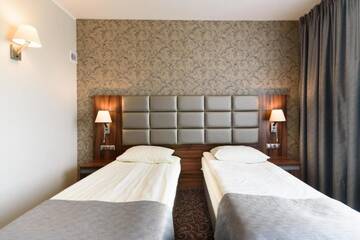 Фото номера Двухместный номер Делюкс с 1 кроватью Отель Hotel Nowy Dwór г. Тшебница 2
